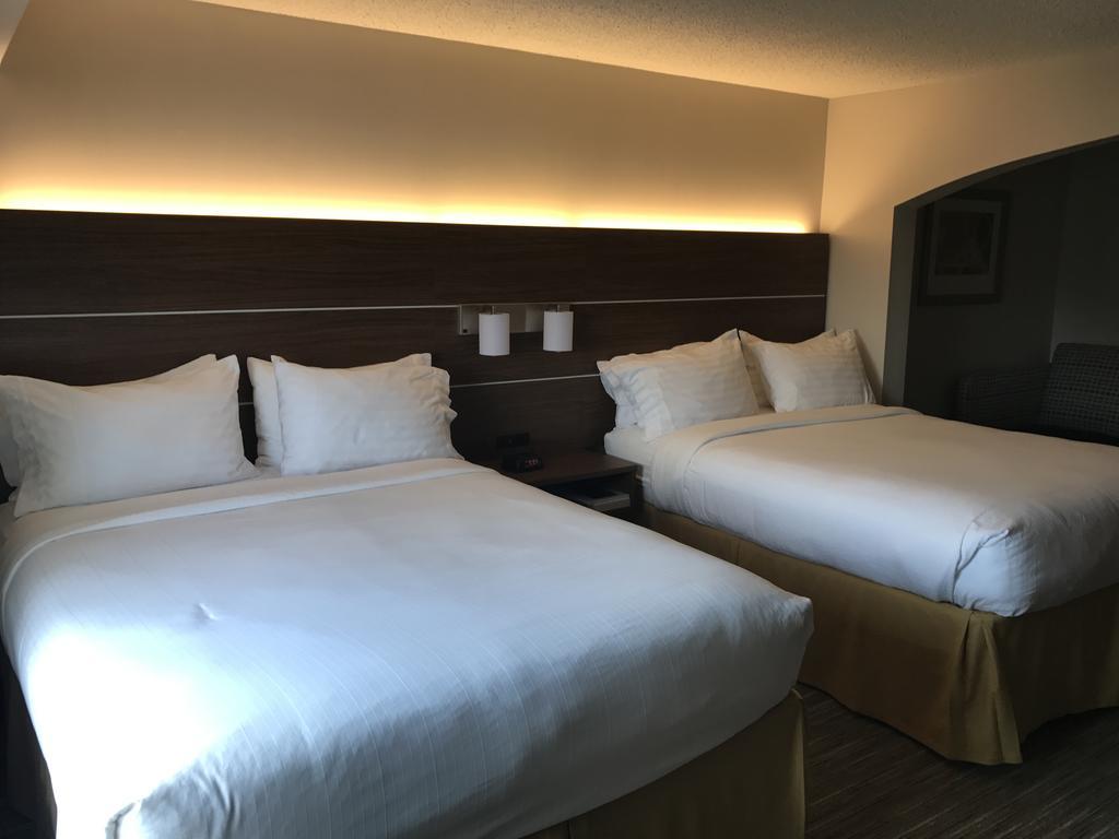 Holiday Inn Express Hotel & Suites Louisville East By Ihg Exterior foto